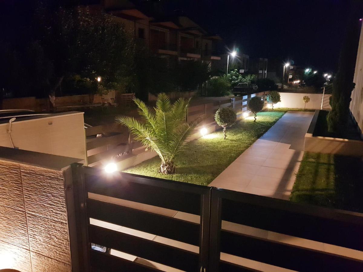 Sithonia Suites Luxury 2 Beds Studio, Semi-Ground Floor 니키티 외부 사진
