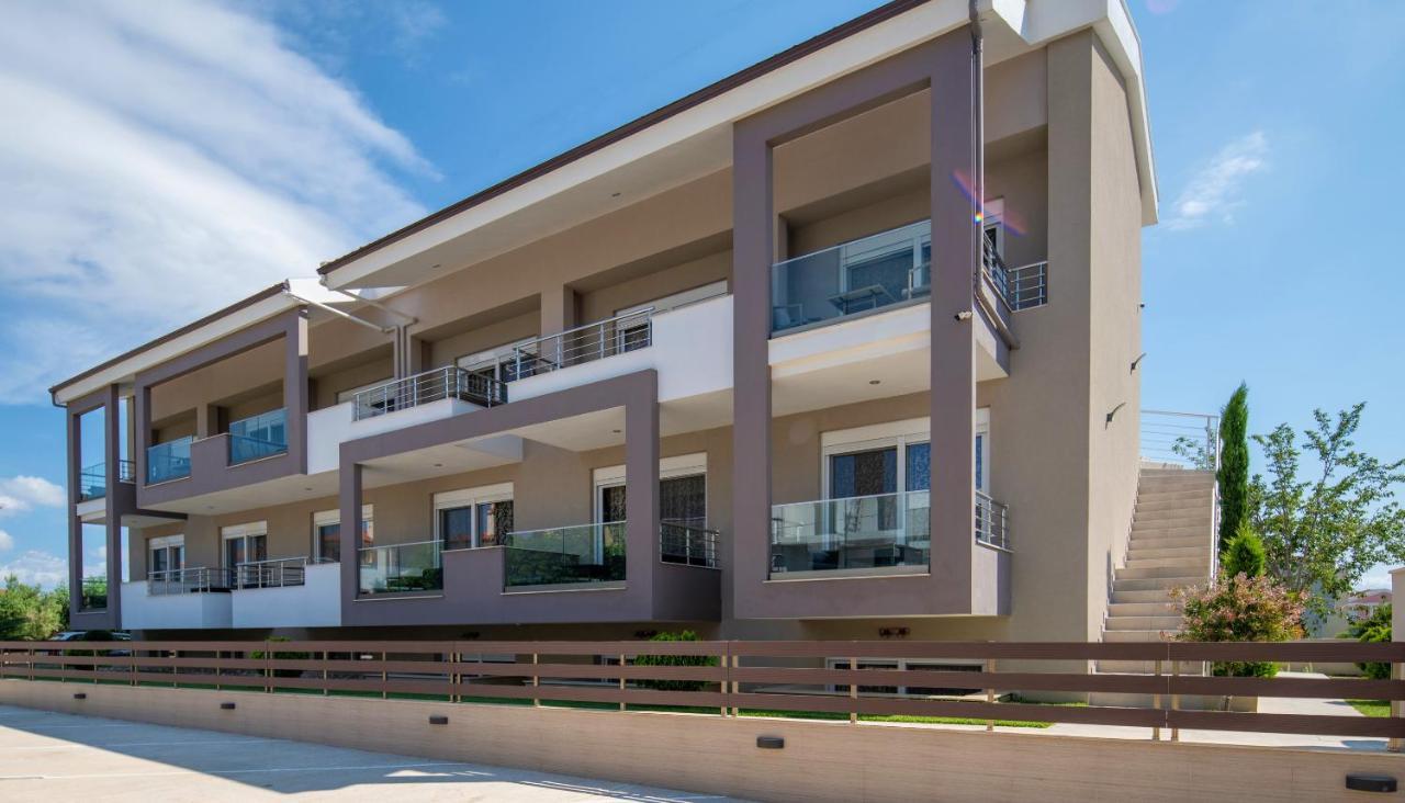 Sithonia Suites Luxury 2 Beds Studio, Semi-Ground Floor 니키티 외부 사진
